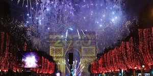 Πυροτεχνήματα για την νέα χρονιά στο Παρίσι 