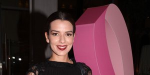 Η Νικολέττα Ράλλη με μαύρο τοπ