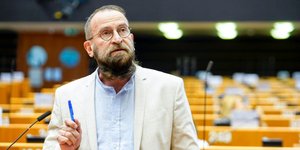 Παρελθόν και από το κόμμα Fidesz ο πρώην ευρωβουλευτής Γιόζεφ Σάγιερ