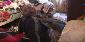 Ο παχύσαρκος άνδρας στο Περπινιάν της Γαλλίας