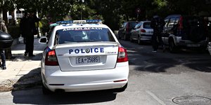 περιπολικο απο πισω
