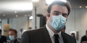 Κυριάκος Πιερρακάκης μαυρη γραβατα