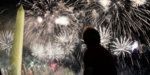 Οι 5 πιο περίεργες παραδόσεις στον κόσμο για την Πρωτοχρονιά