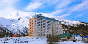 Το κτίριο Begich Towers στην πόλη Γουίτιερ της Αλάσκα