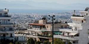 Πολυκατοικίες πισω νεφος