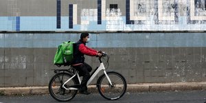 Με μάσκες η νέα κανονικότητα στην Πορτογαλία