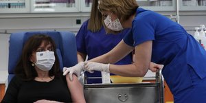 Εμβολιάστηκε η Πρόεδρος της Δημοκρατίας