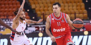 Ο Κώστας Σλούκας σε προσπάθεια από το ματς του Ολυμπιακού με την Μπασκόνια