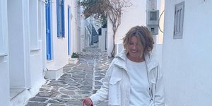 Σοφία Αλιμπέρτη: Oι υπέροχες φωτογραφίες της από τη βόλτα της στη θάλασσα και η αποθέωση σε Βίσση – Βανδή