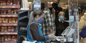 Σούπερ μάρκετ ουρά καταναλωτών