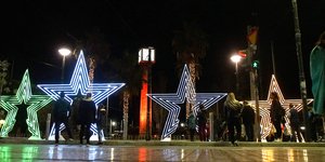Στολισμός του Πειραιά για τις γιορτές