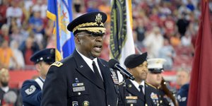 O Λόιντ Οστιν σε ομιλία