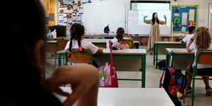 Εικόνα από το εσωτερικό αίθουσας σε σχολείο στην Κύπρο