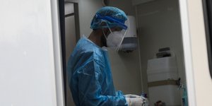 Τεστ κορωνοϊού στην Ελευσίνα