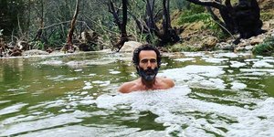 Θανάσης Ευθυμιάδης: Δεν θα πιστεύετε με τι διώχνει την αρνητική ενέργεια από το σπίτι του