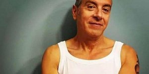 Ανάρτηση του Σταύρου Θεοδωράκη με φανελάκι