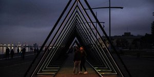 Πολίτες στην χριστουγεννιάτικη Θεσσαλονίκη