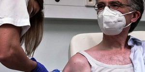 O εμβολιασμός του Σωτήρη Τσιόδρα