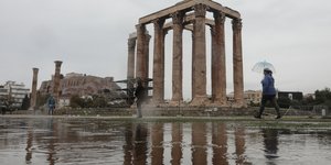 Βροχή στις Στύλες Ολυμπίου Διός