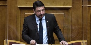 Ο υφ. Πολιτικής Προστασίας Νίκος Χαρδαλιάς στη Βουλή