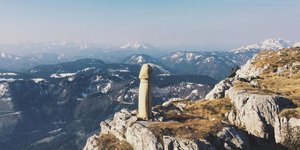 Ξύλινο άγαλμα φαλλός στα βουνά της Βαυαρίας