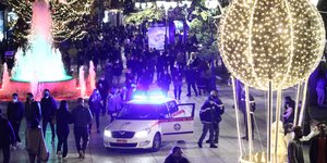 Συνωστισμός στην πλατεία Συντάγματος εν μέσω lockdown