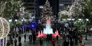Το χριστουγεννιάτικο δέντρο στο Σύνταγμα