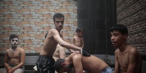 Ανδρες στην Υεμένη πλένονται
