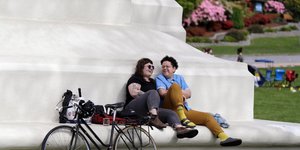 Ζευγάρι σε πάρκο στον Καναδά