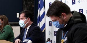  Χαρδαλιάς-Γεωργιάδης ανακοινώνουν τα νέα μέτρα για σχολεία και καταστήματα