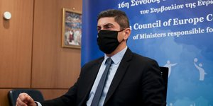 Ο Αυγενάκης με μάσκα σε εκδήλωση