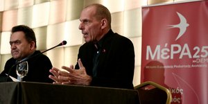 Γιάνης Βαρουφάκης και Νίκος Καραμπάσης