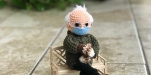 Ο Μπέρνι Σάντερς έγινε... πλεχτό με βελονάκι