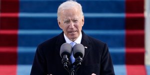 Ο Τζο Μπάιντεν απευθύνει την πρώτη ομιλία του ως πρόεδρος των ΗΠΑ