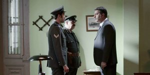 ο Βασίλης Μπισμπίκης στον ρόλο του Μάνου Βόσκαρη για τη σειρά «Άγριες Μέλισσες»