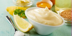 Συνταγή για σπιτική μαγιονέζα με λεμόνι