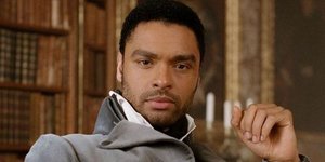 Ο γοητευτικός ηθοποιός της σειράς Bridgerton Regé-Jean Page