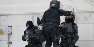 CNN: Πολλοί αστυνομικοί έχουν τραυματιστεί στο Καπιτώλιο -Ενας στο νοσοκομείο