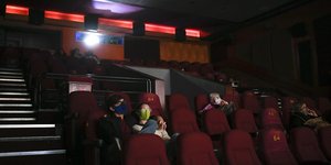 σινεμα αποστασεις μασκες 