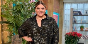 Η Δανάη Μπάρκα με ZARA φόρεμα