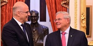 Συγχαρητήρια Δένδια στον Ρ. Μενέντεζ -Ανέλαβε πρόεδρος της Επιτροπής Εξωτερικών Υποθέσεων της Γερουσίας