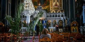γυναικα πλατη εκκλησια