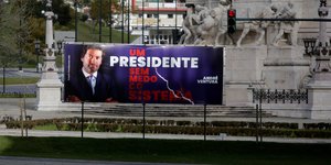 Πανό στην Πορτογαλία με τον υποψήφιο πρόεδρο της χώρας, Αντρέ Βεντούρα