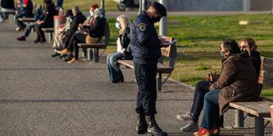 ελεγχοι πολιτες σε παγκακια
