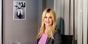 Η Έλενα Ράπτη ποζάρει με τη μητέρα της και δείχνει τη μεγάλη ομοιότητά τους