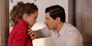 Η Έλλη Τρίγγου και ο Αργύρης Πανταζάρας, στους ρόλους της Ασημίνας και του Τάκη στη σειρά «Άγριες Μέλισσες»