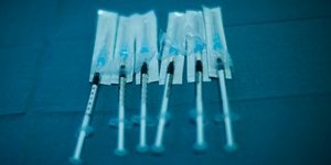 Εμβόλια μπλε φόντο