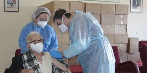 Ο υπεραιωνόβιος που έκανε το πρώτο εμβόλιο σε γηροκομείο των Χανίων