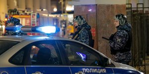 Περιπολικό στη Ρωσία και άνδρες των ειδικών δυνάμεων