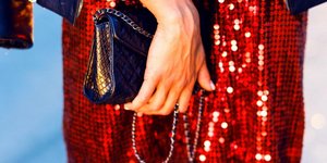 γυναίκα με μανικιούρ